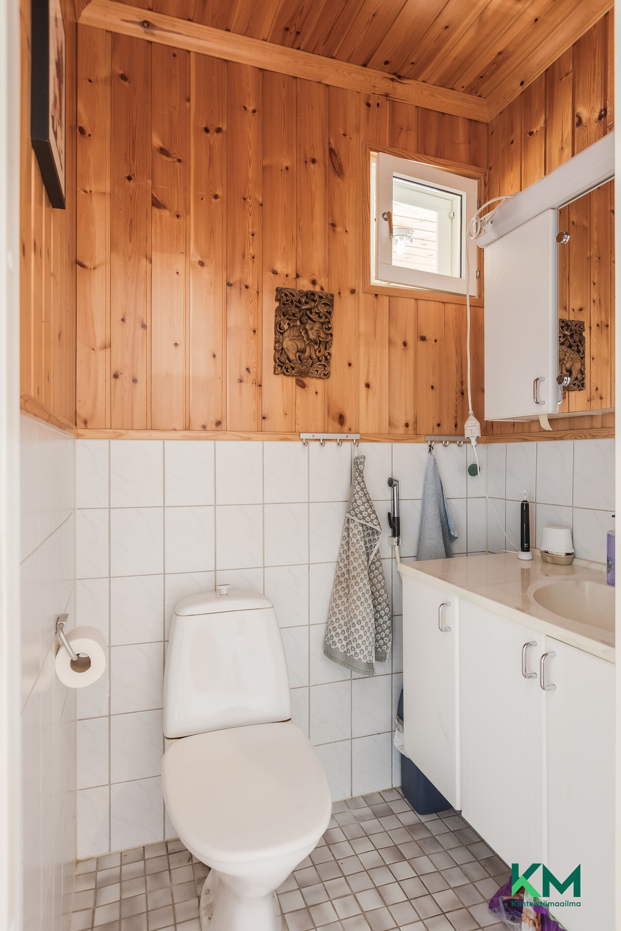 Alakerran erillinen wc
