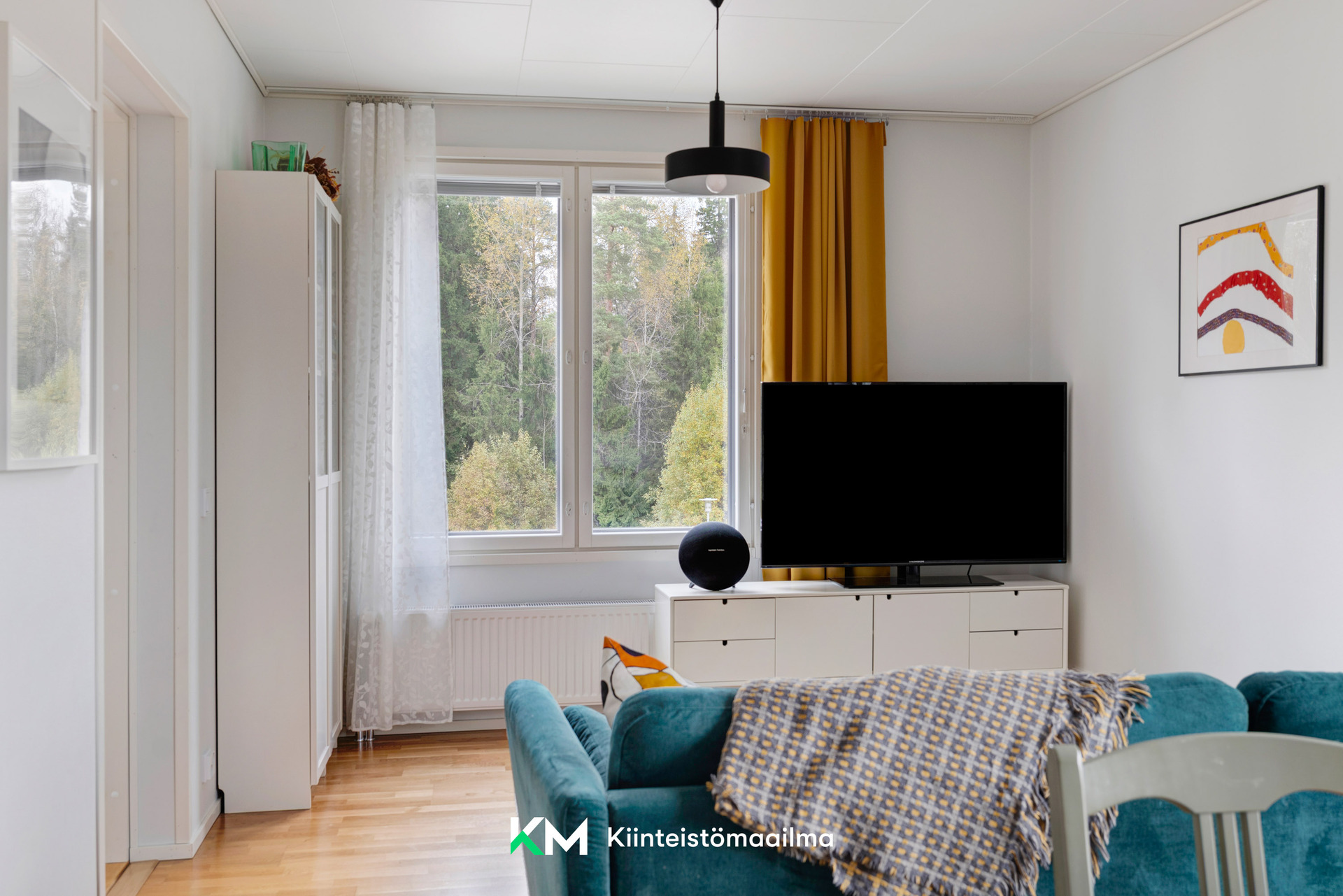 Sohvalta ihastelet vuodenaikojen mukaan vaihtuvia maisemia