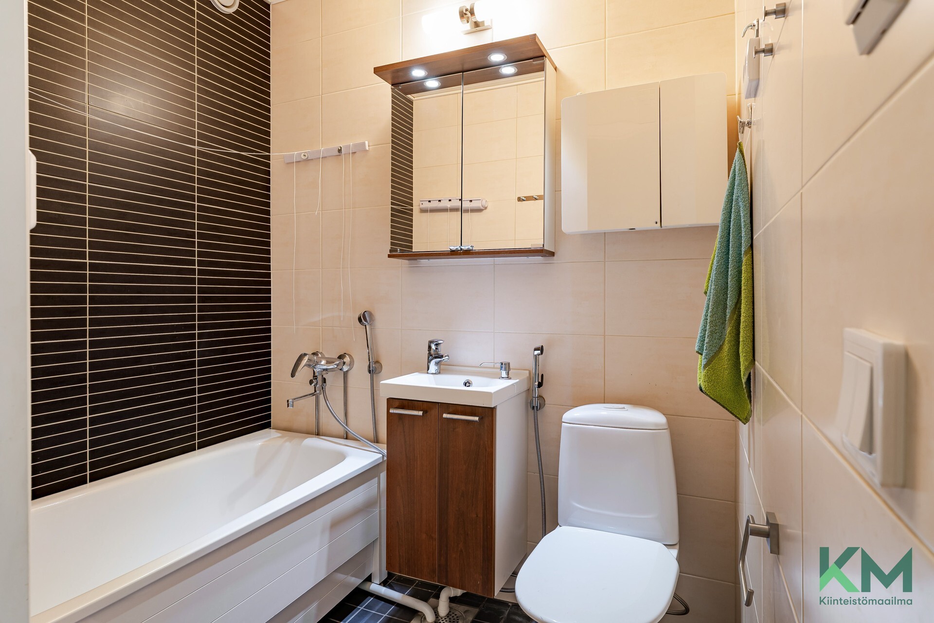 Peinemmän puolen wc/kylpyhuone