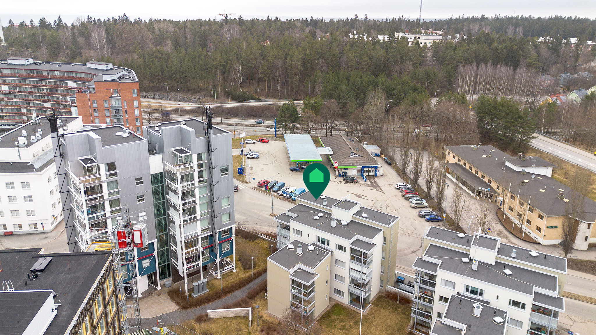 Kaupin ulkoilumaastot lähtevät vierestä.