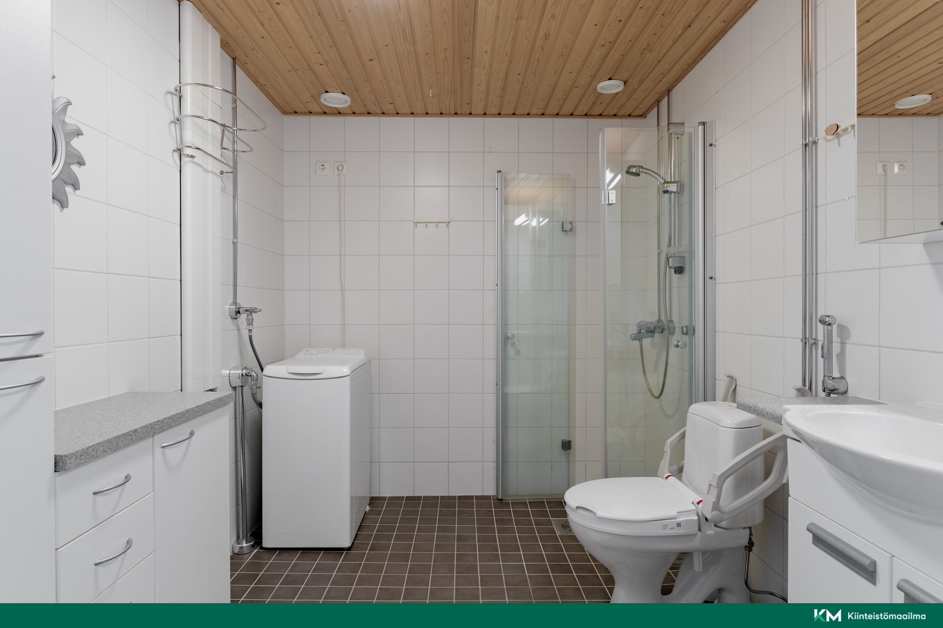 Reilun kokoiseen kylpyhuoneeseen sopii helposti pesukone