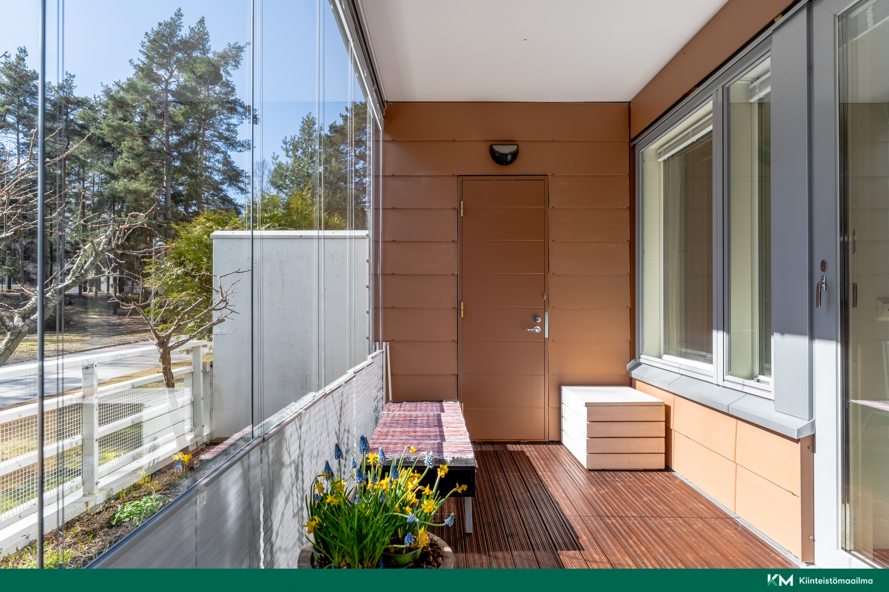 Terassiparvekkeen yhteydessä on varasto