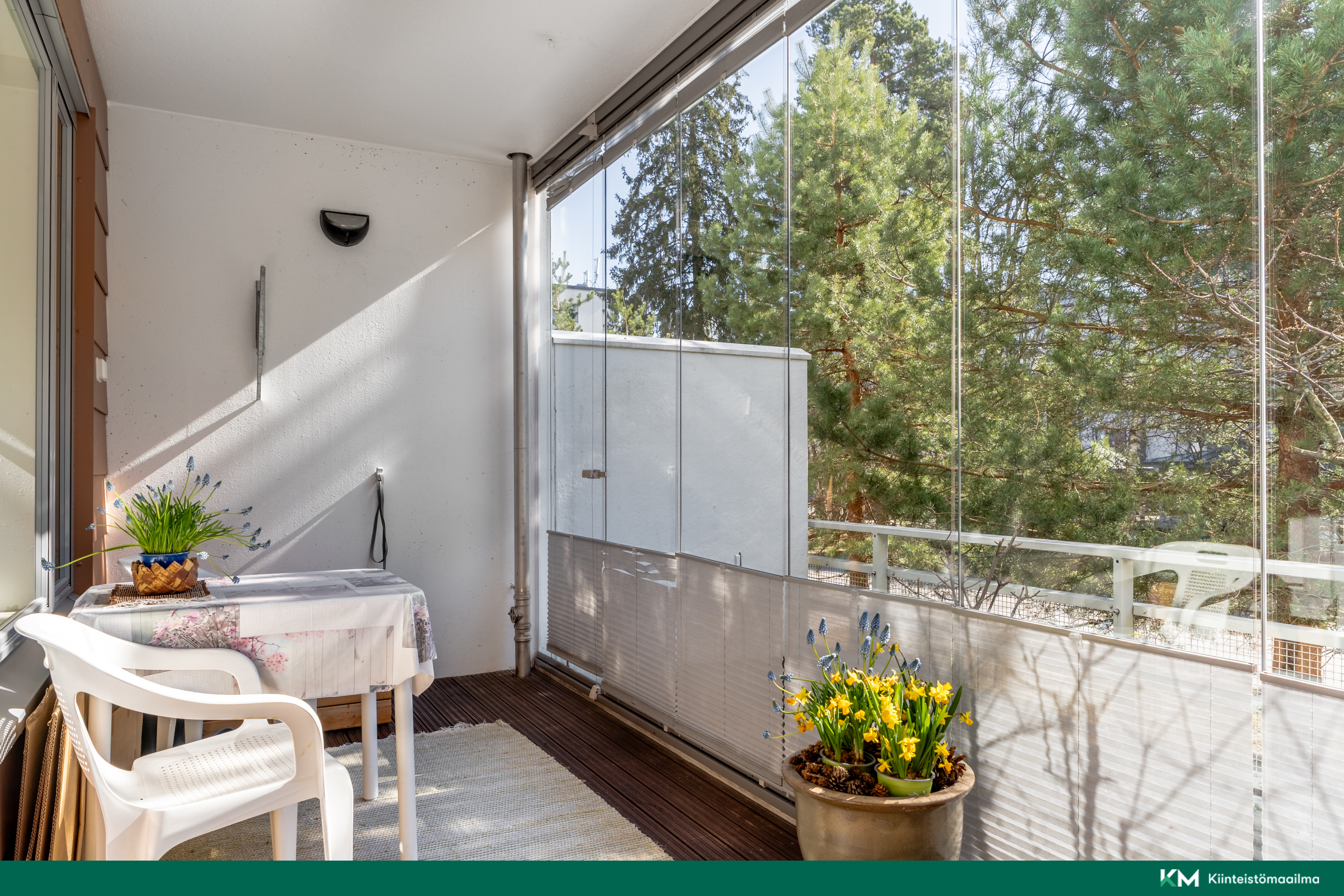 Lasitettu terassiparveke on kuin olohuoneen jatke