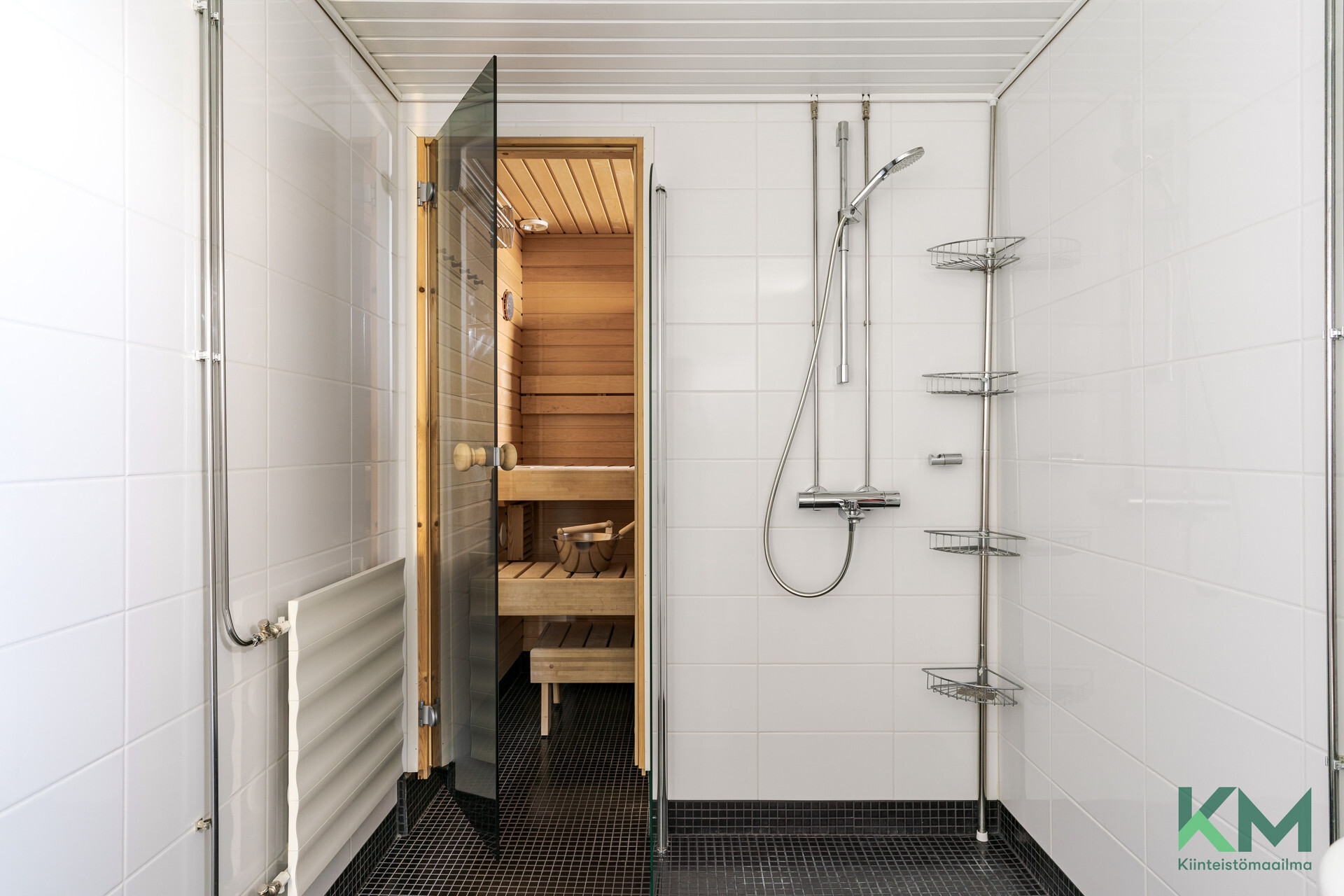 Kylpyhuone ja oma sauna