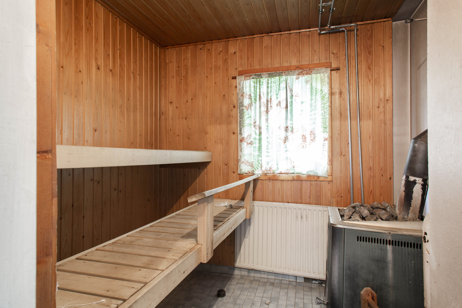 Puulämmitteinen sauna