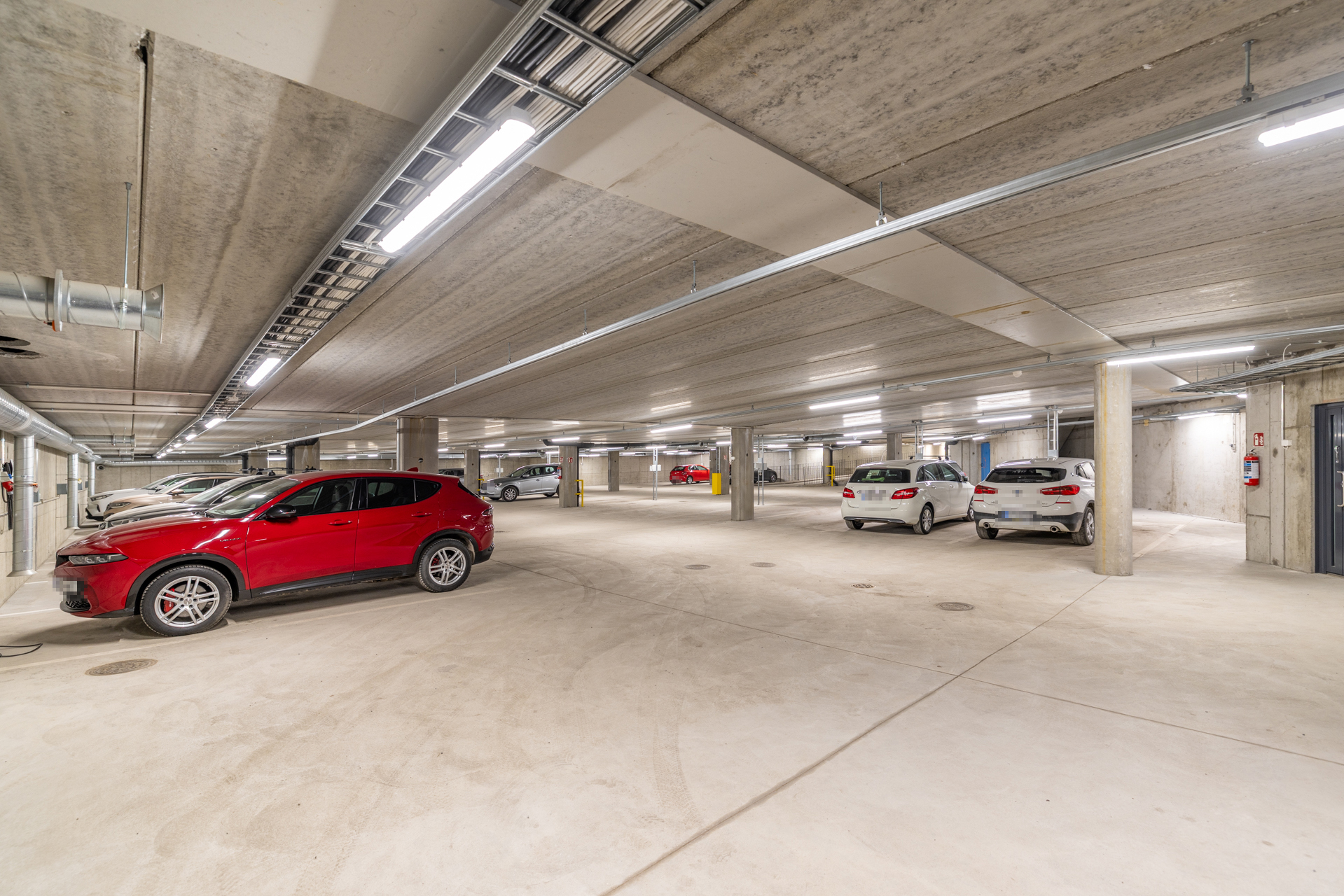 yhtiössä autohalli