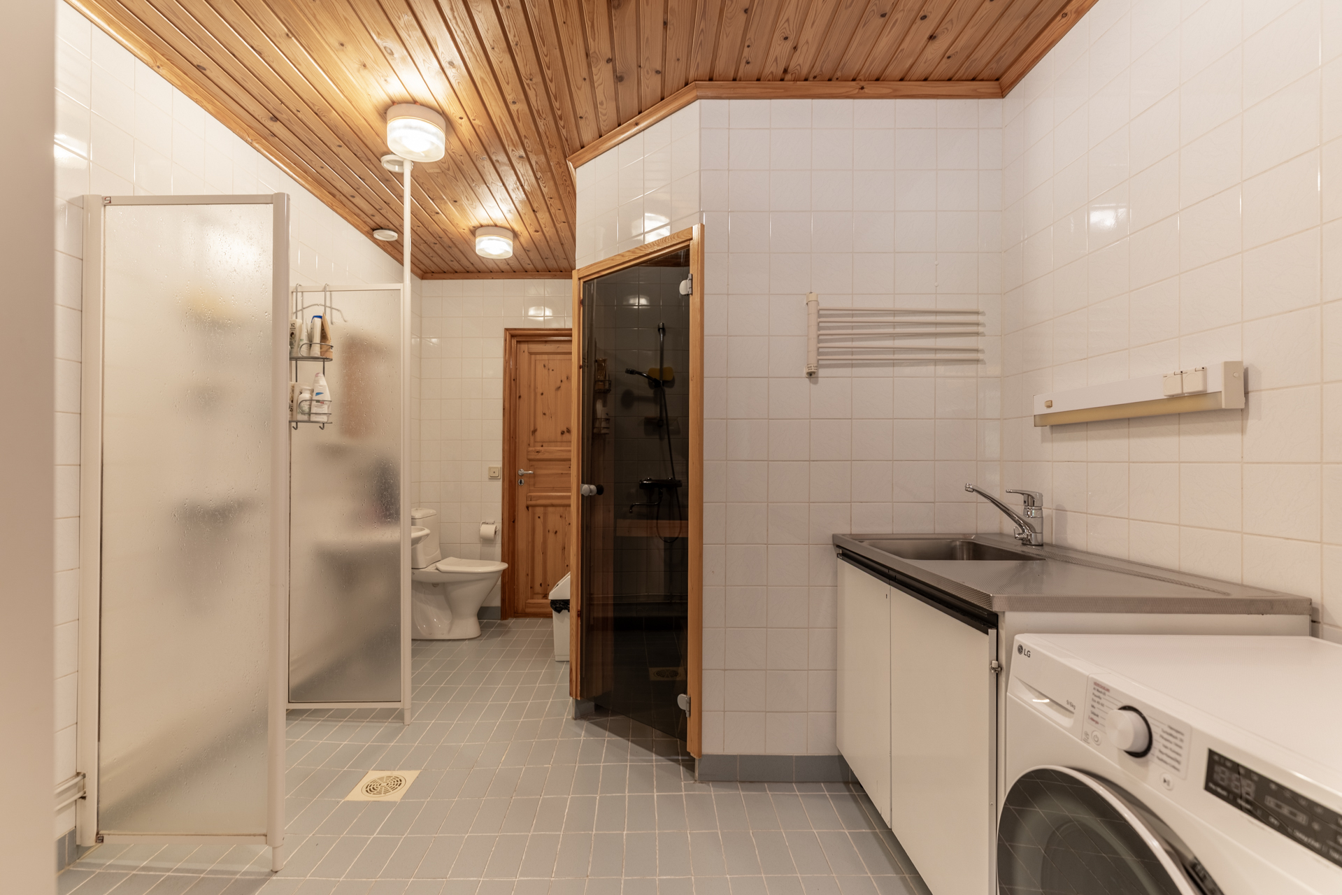 kylpyhuone/kodinhoitohuone