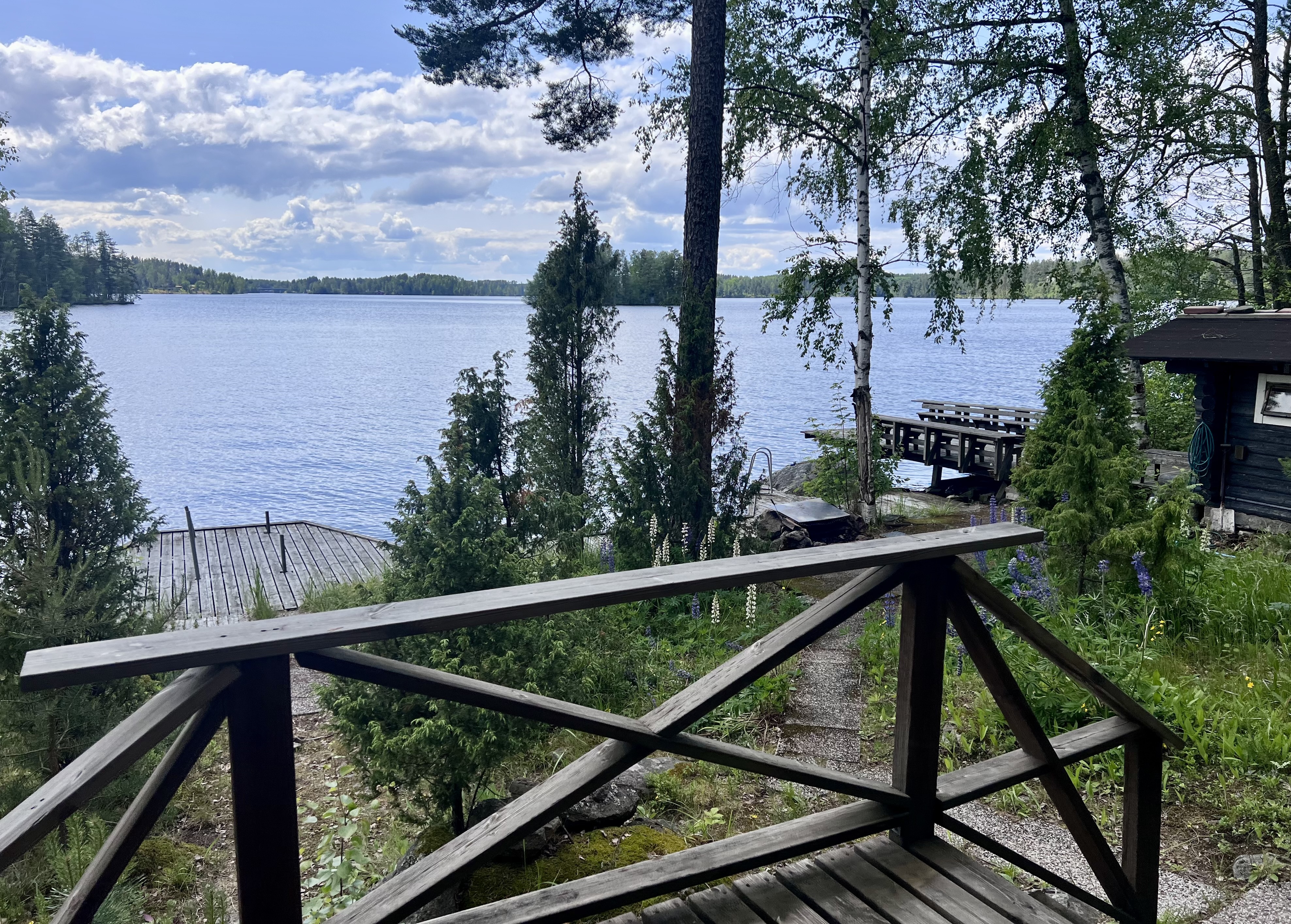 Näkymät rantamökin terassilta