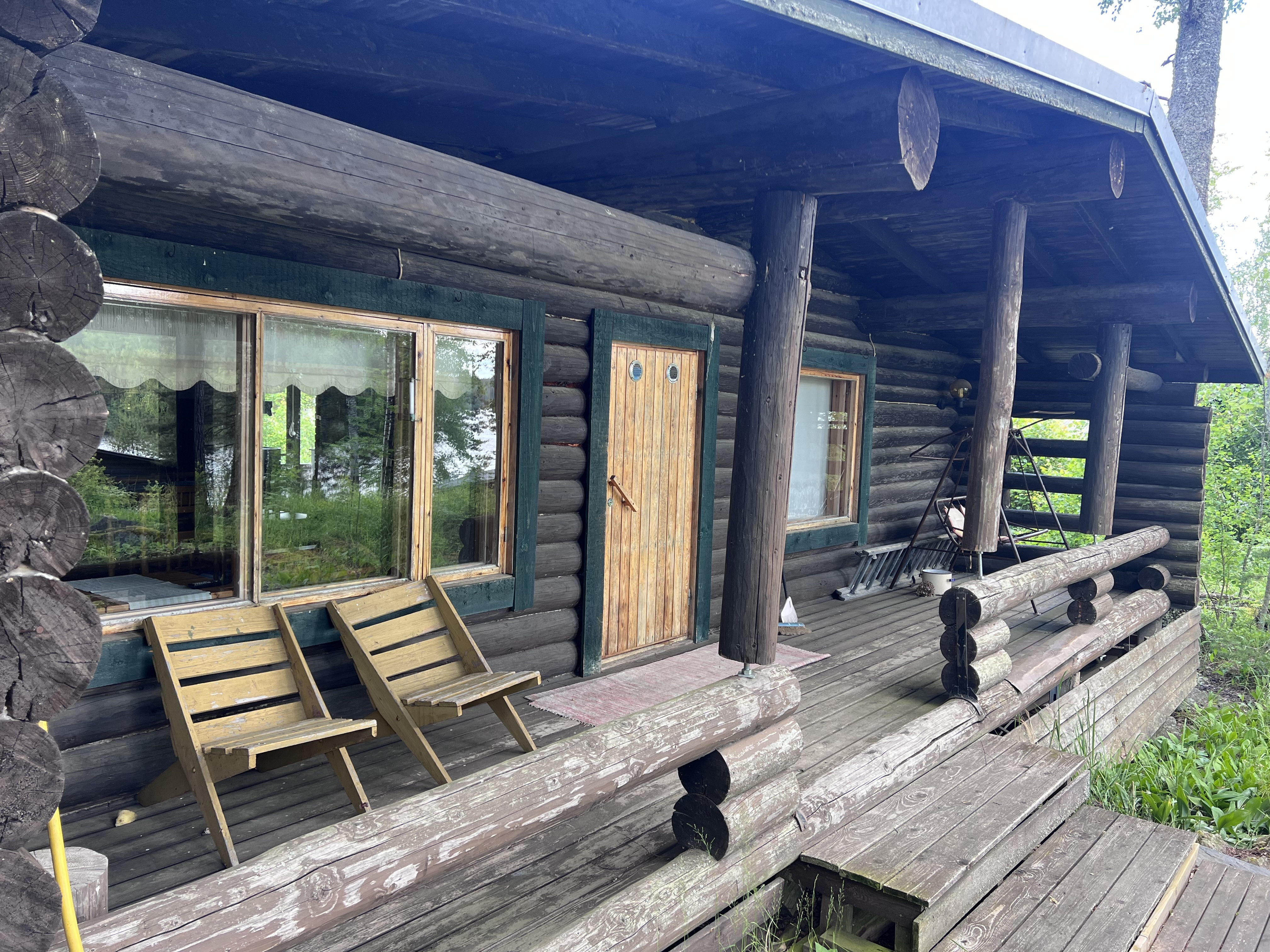 Päämökki, ylempänä rinteessä