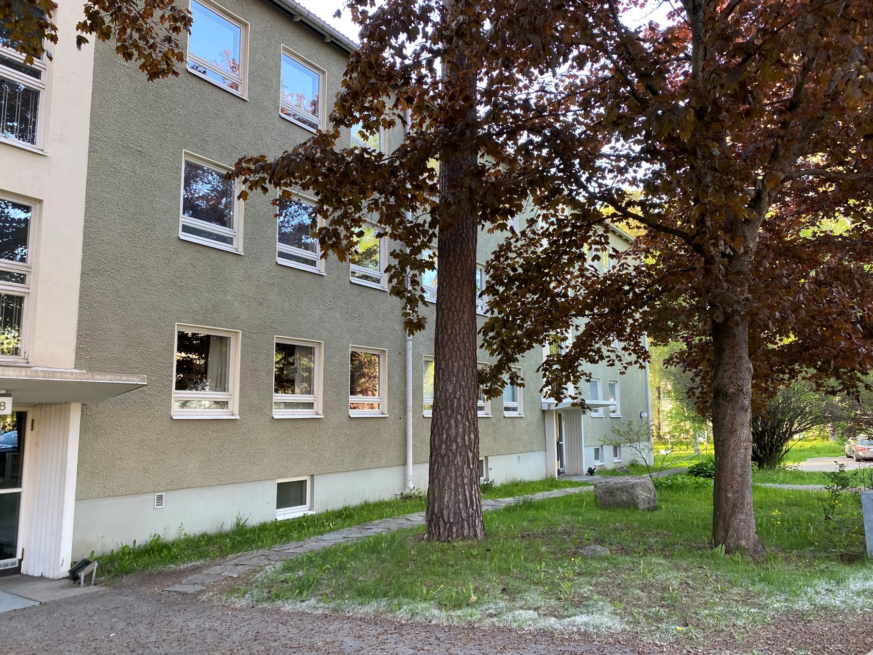Töyrytie 8