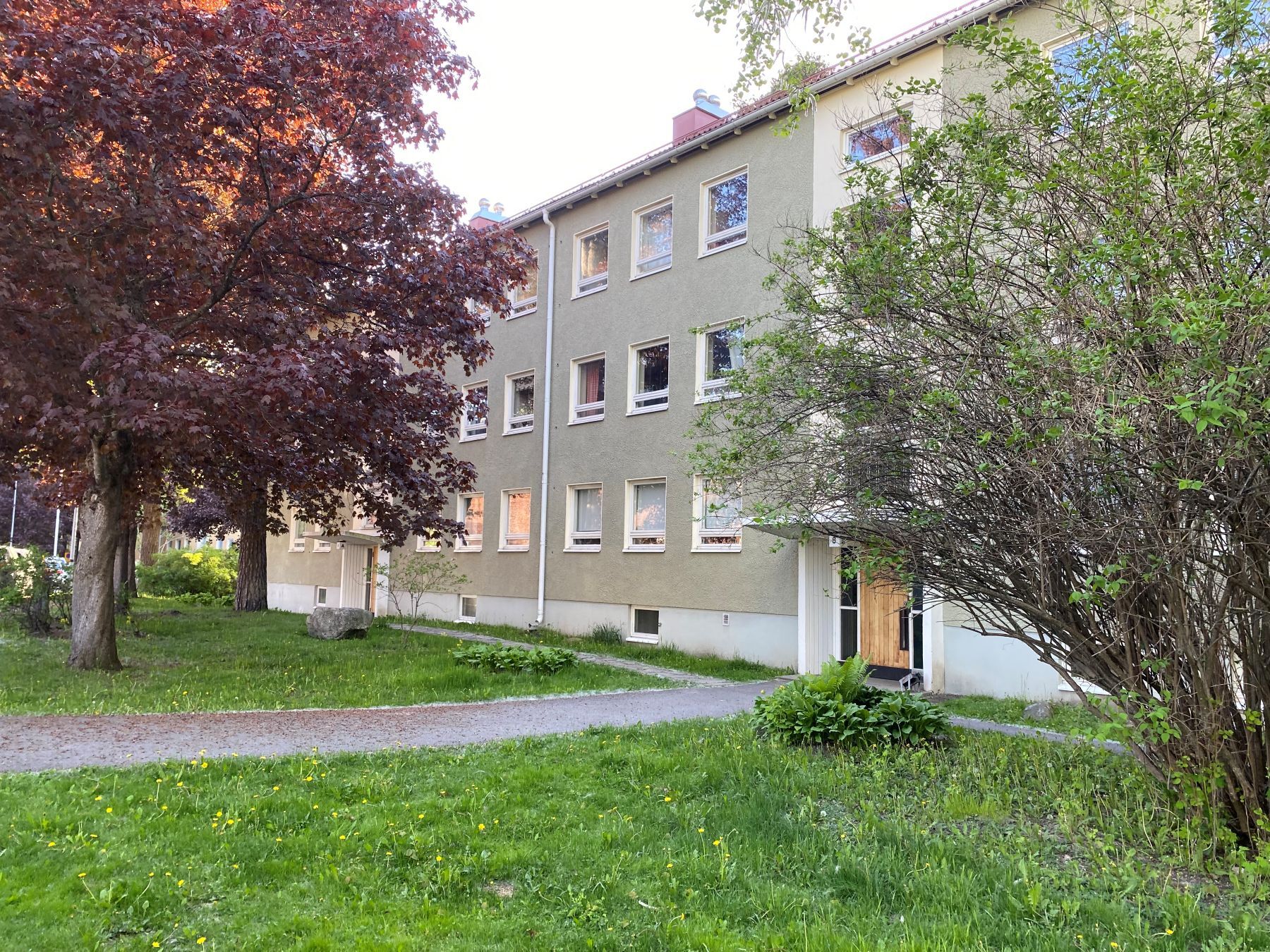Töyrytie 8
