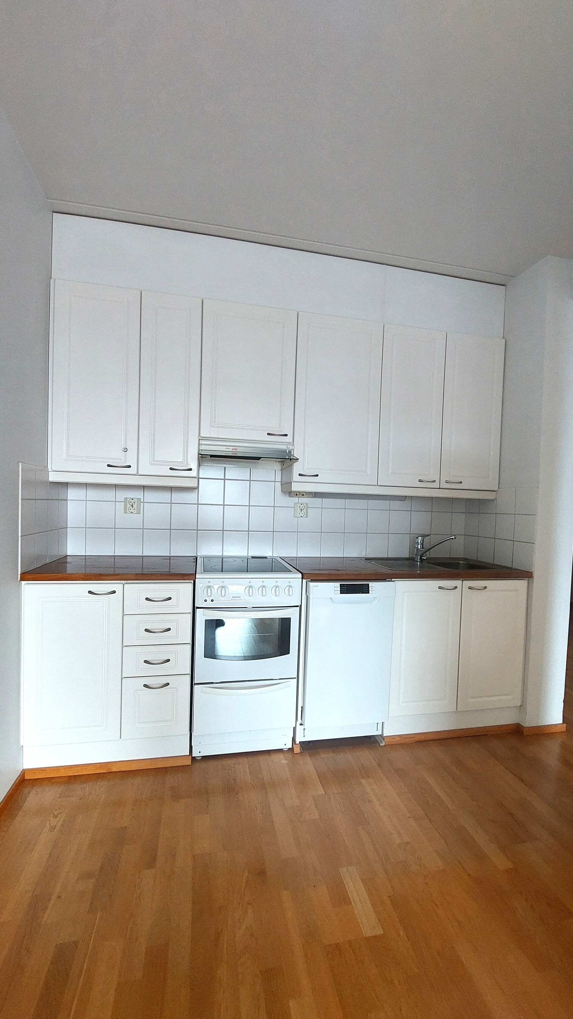 Leikosaarentie 27, Aurinkolahti, Helsinki