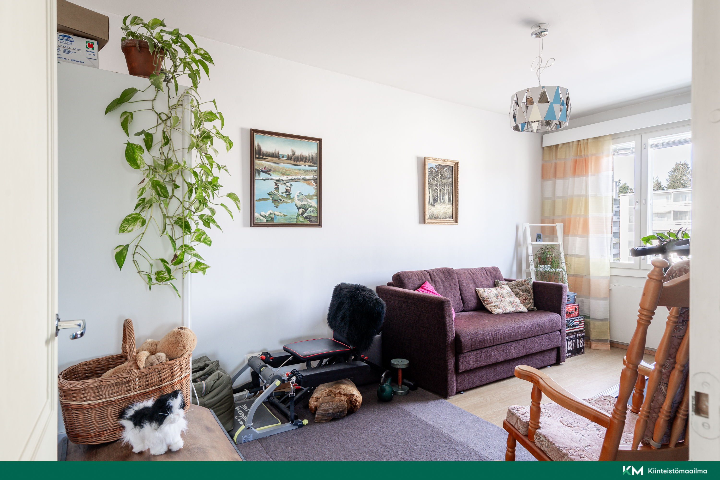 Pienempi makuuhuone.