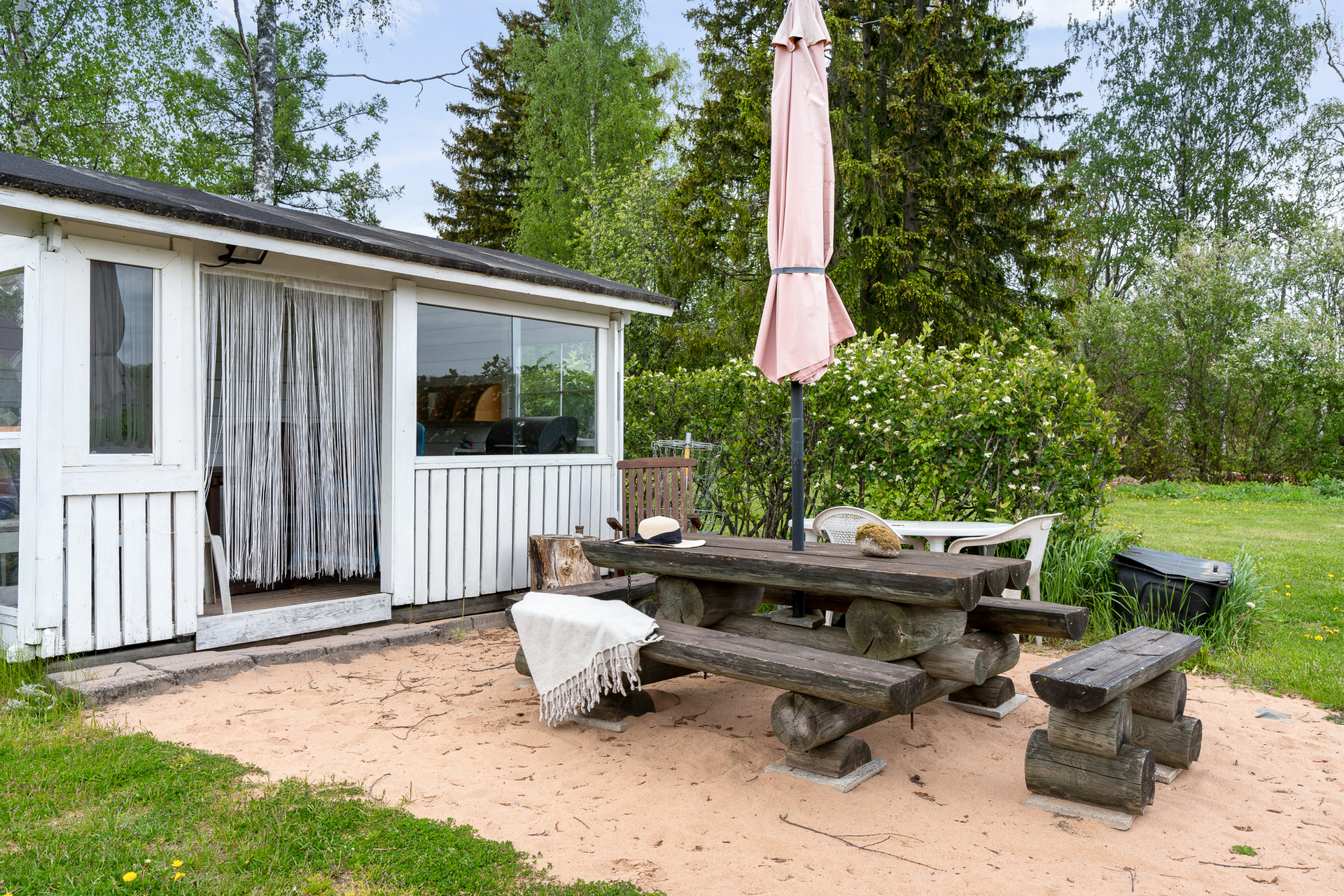 Rannalla grillausmaja