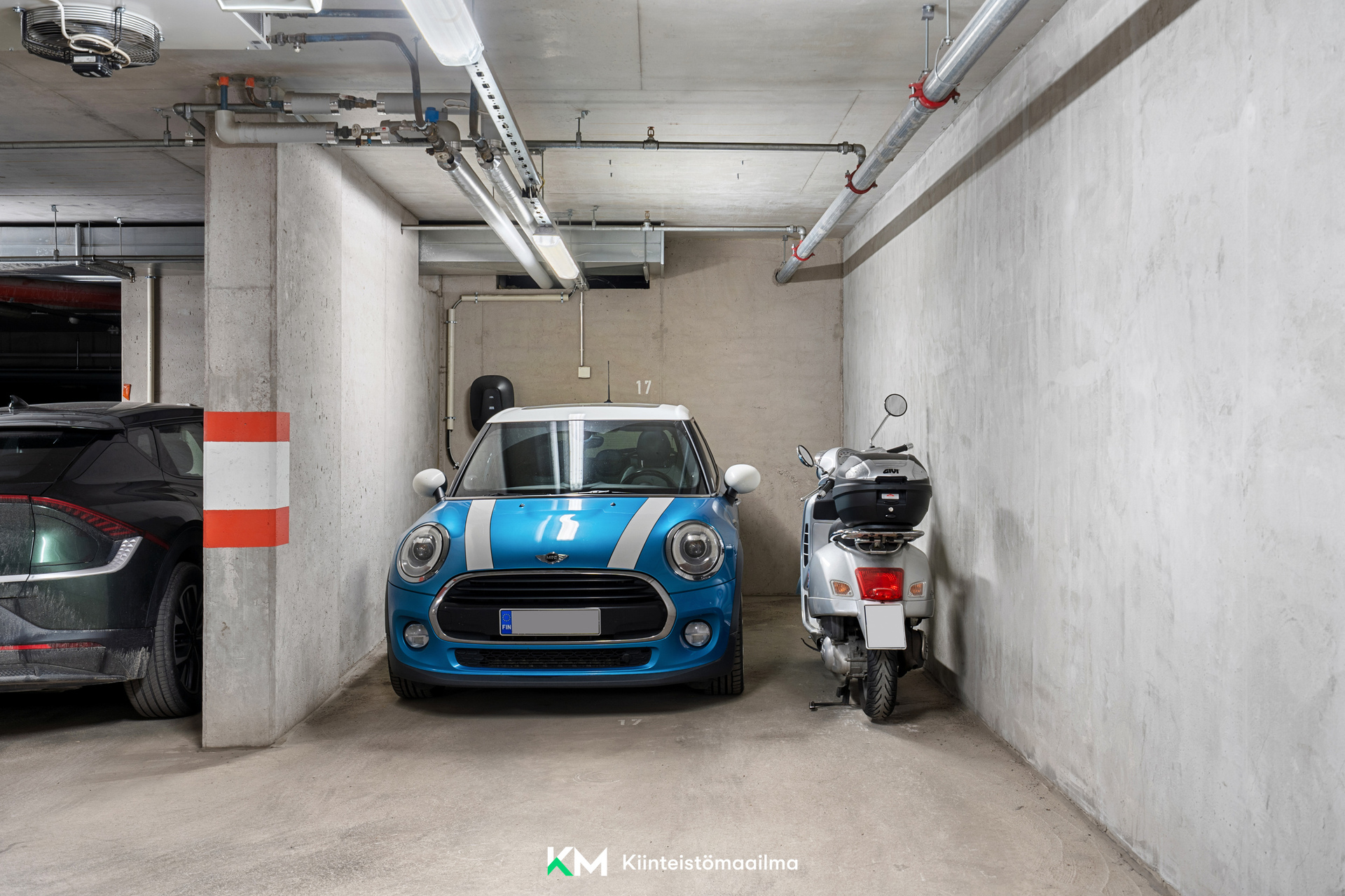 Asunnon yhteydessä myydään erillinen sähkölatauspaikkainen autohalliosake!