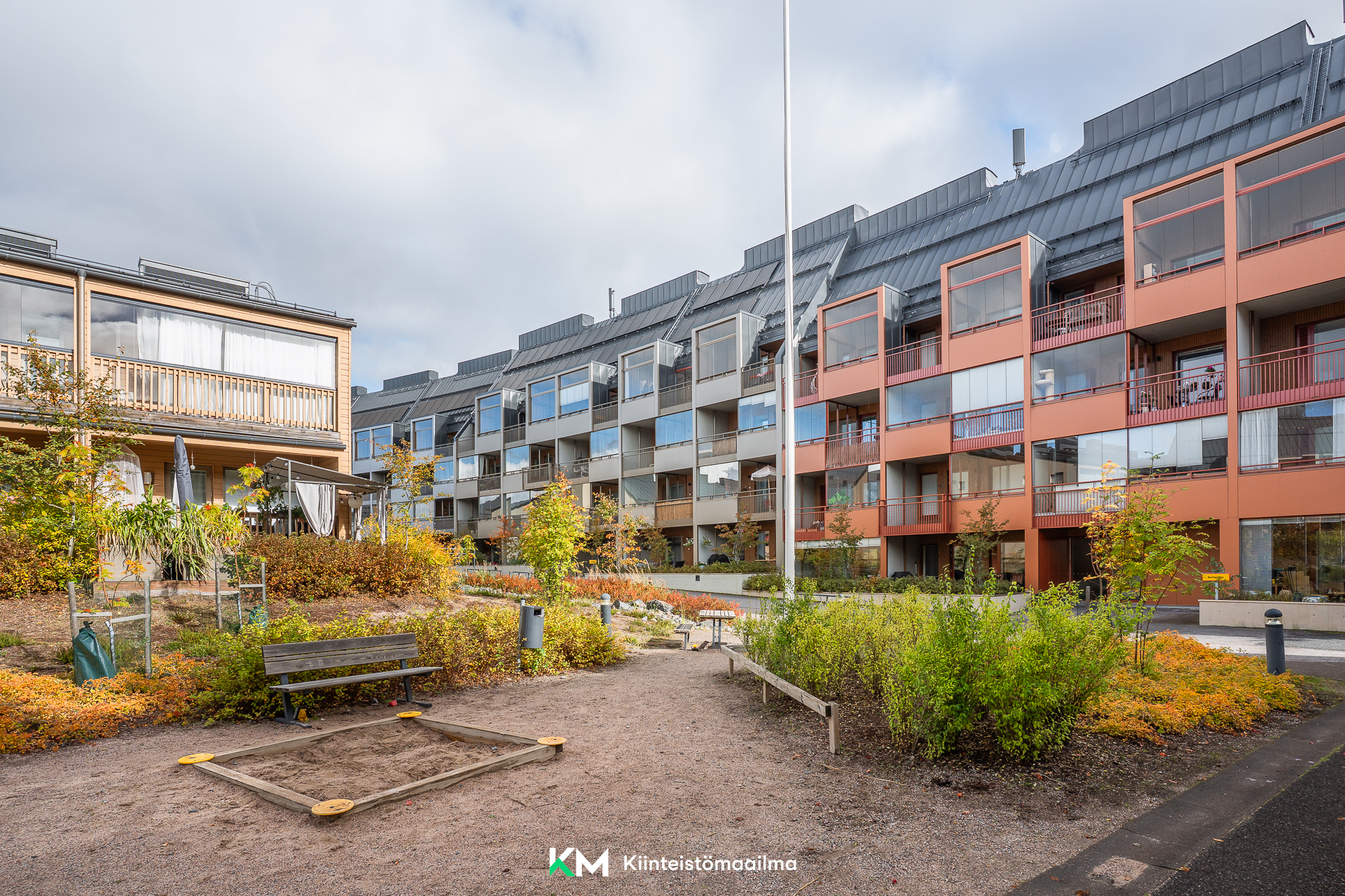 Karmiinikuja 4, Kuninkaantammi, Helsinki