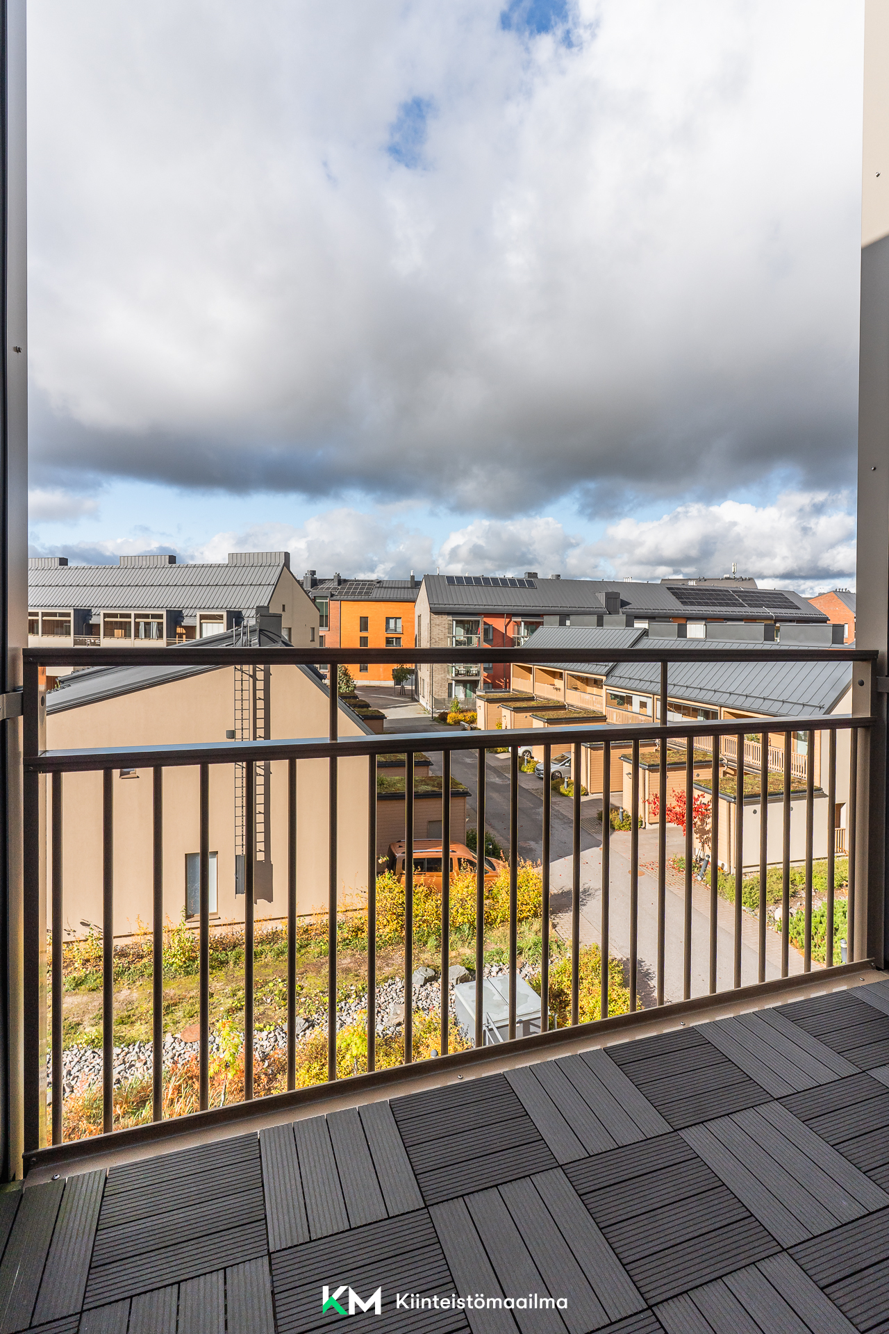 Karmiinikuja 4, Kuninkaantammi, Helsinki