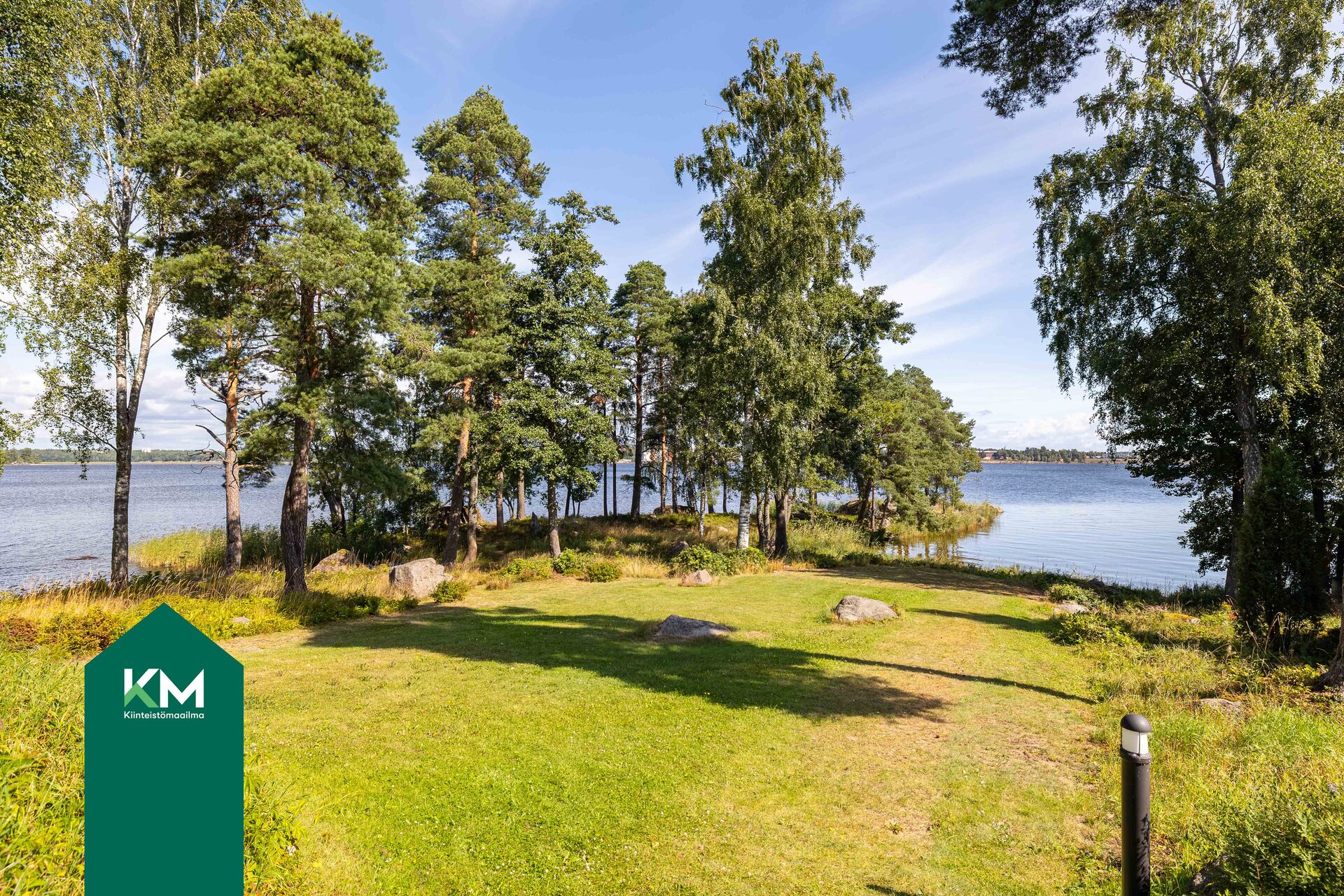 Taloyhtiön pihaa