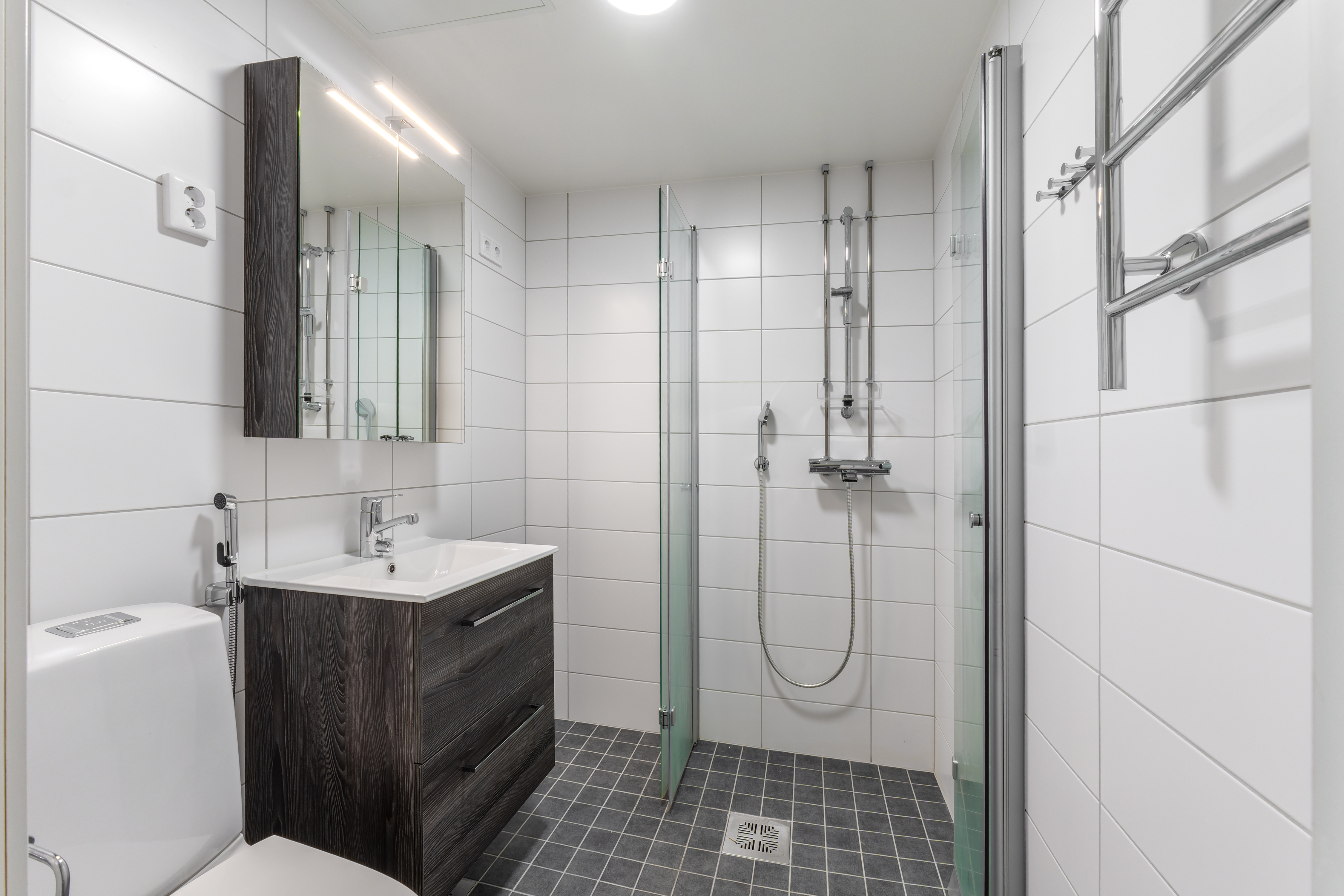 Putkiremontin yhteydessä remontoitu kylpyhuone