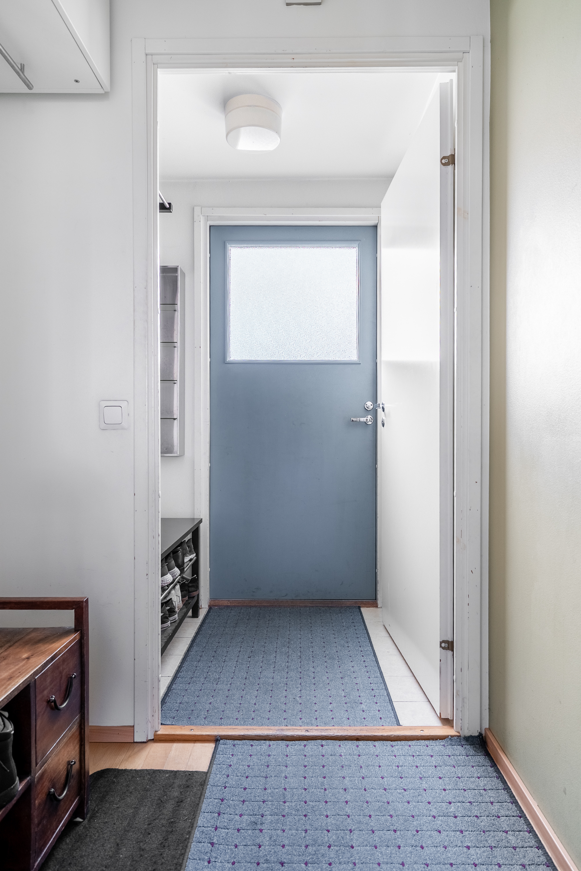 Toimivassa eteisessä on hyvin säilytystilaa