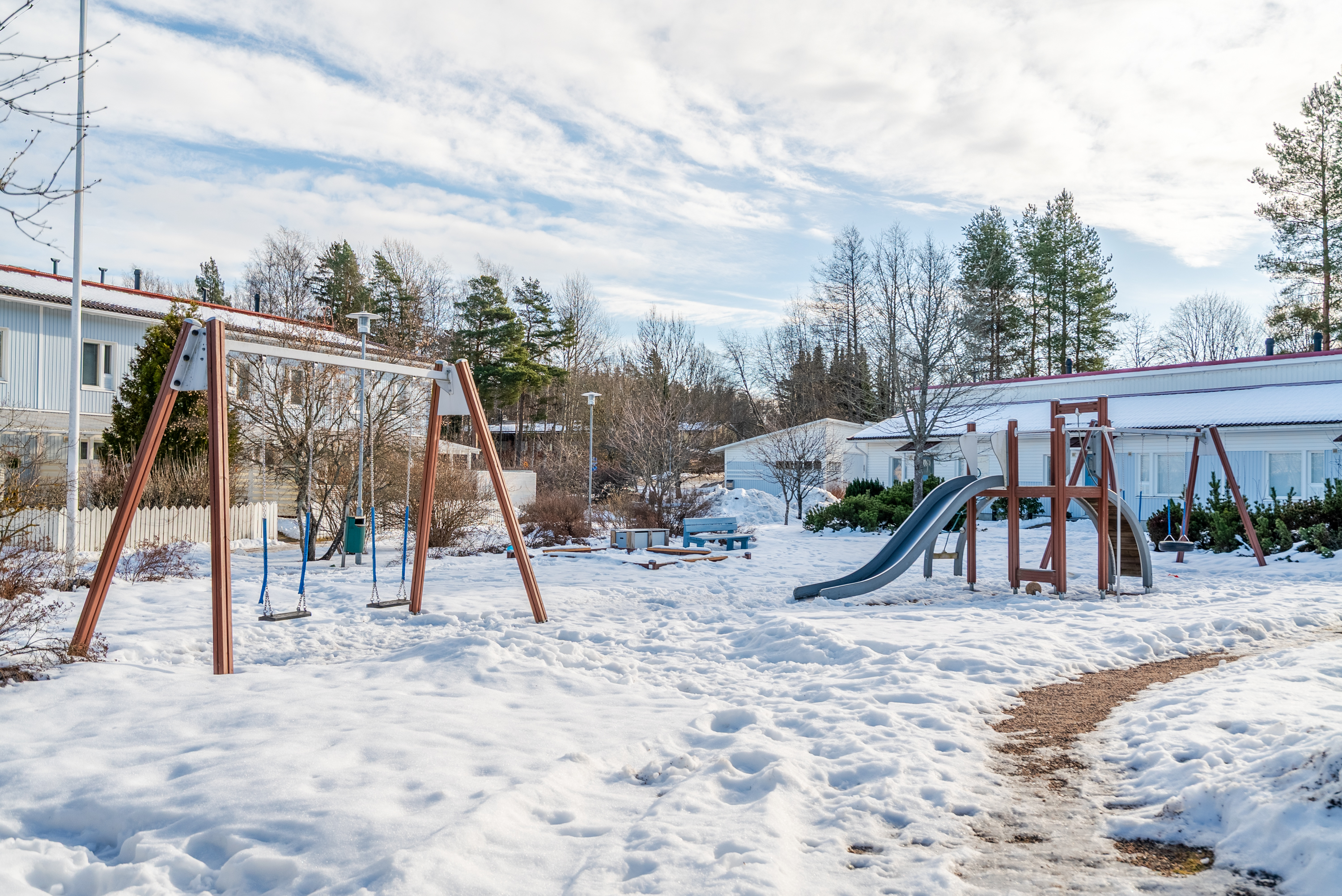 Lapsille suojaisa leikkipiha