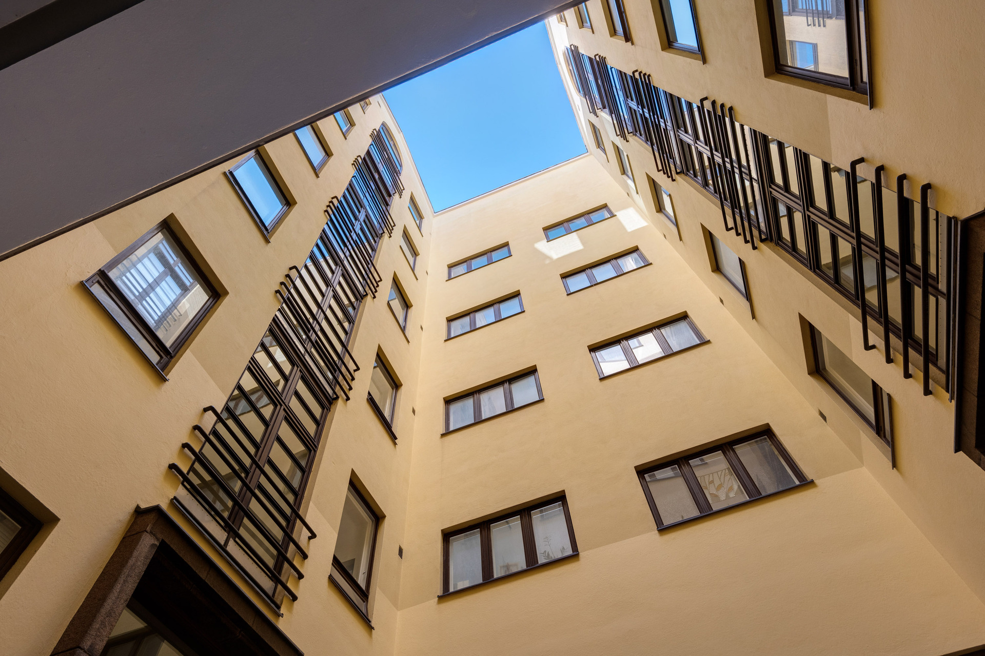 Tarkk'ampujankatu 12, Ullanlinna, Helsinki