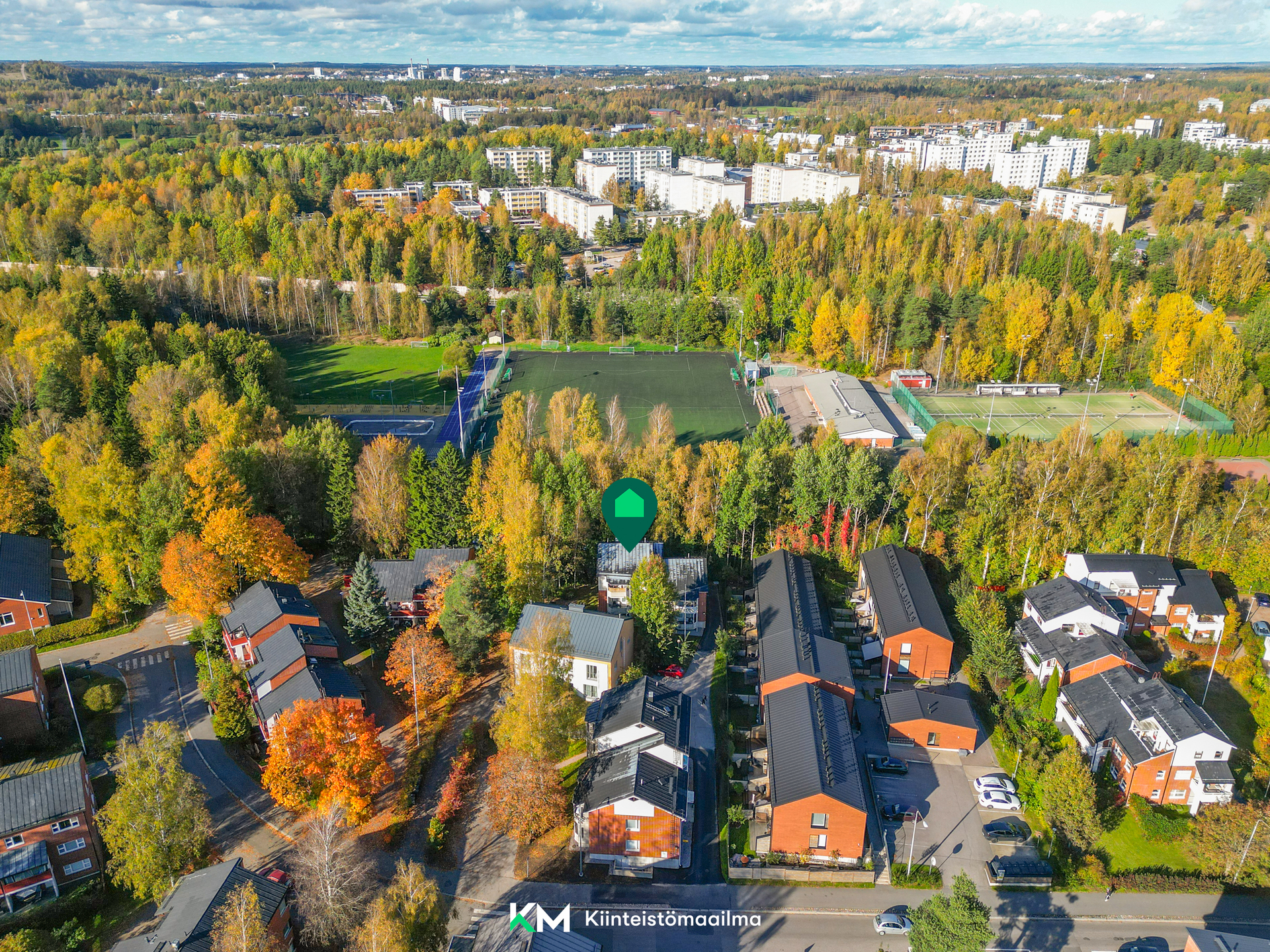 Urheilupuisto suodattaa kehä I:n liikenteen äänet