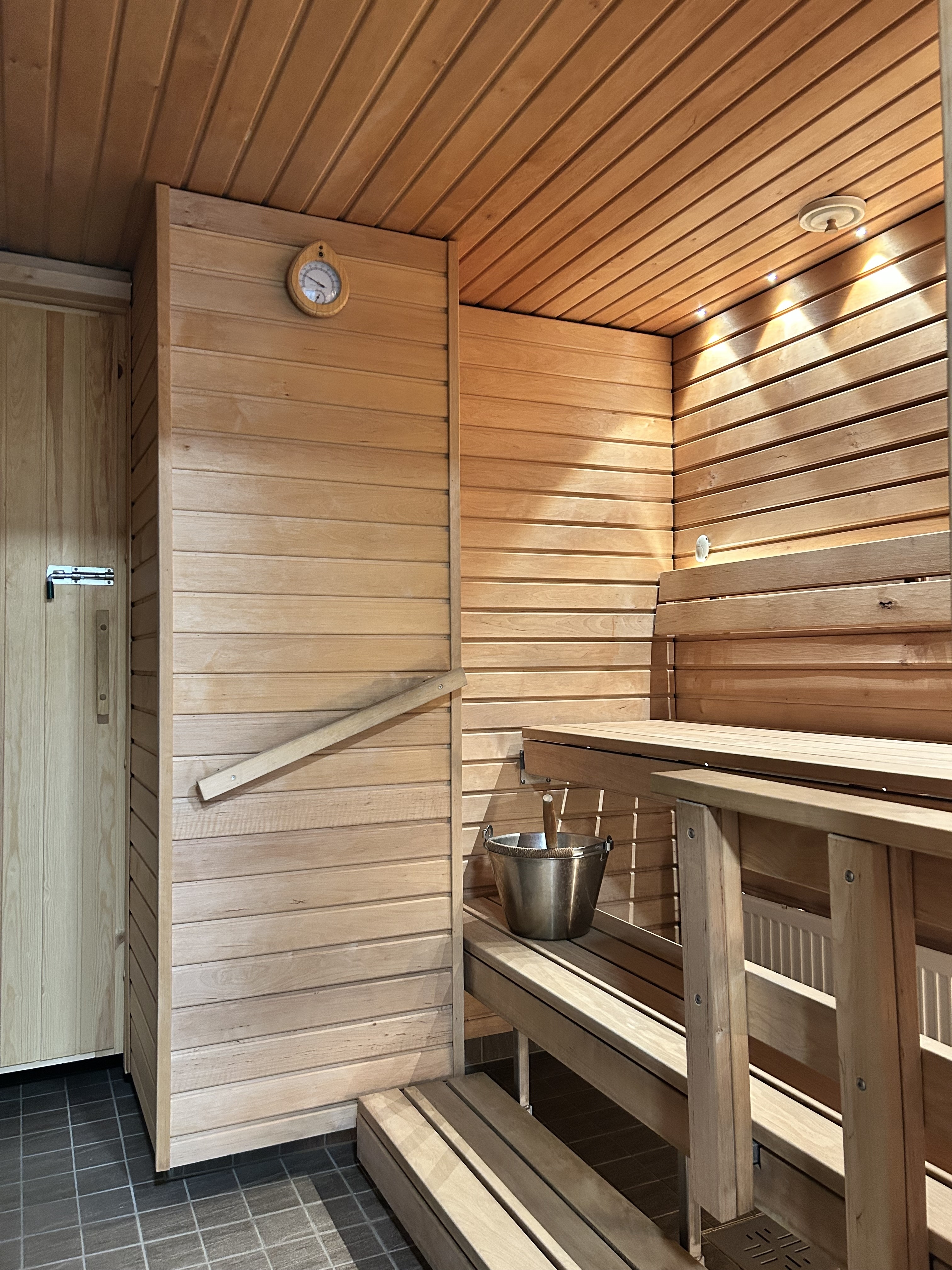 Taloyhtiön uusittu sauna