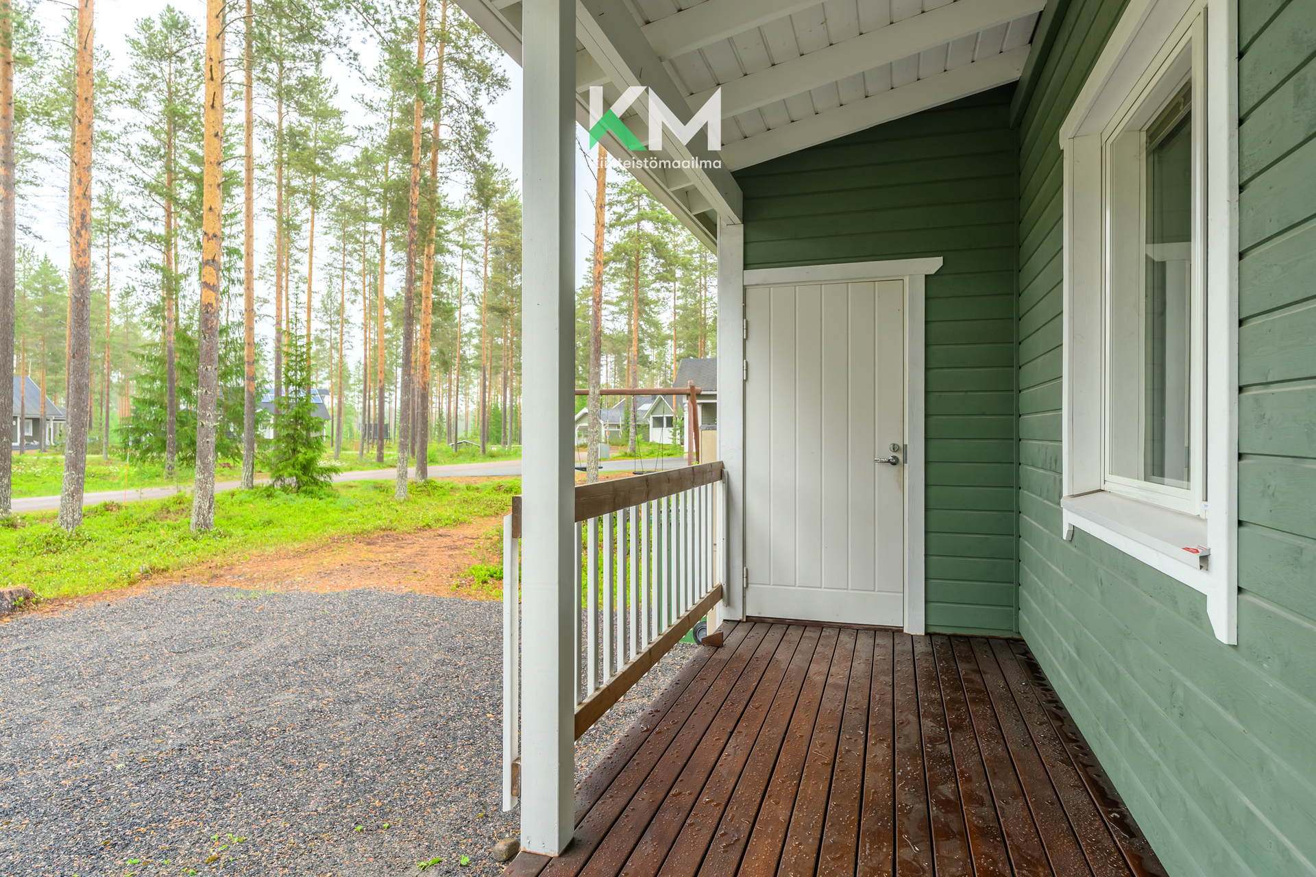 Kuistista käynti varastoon