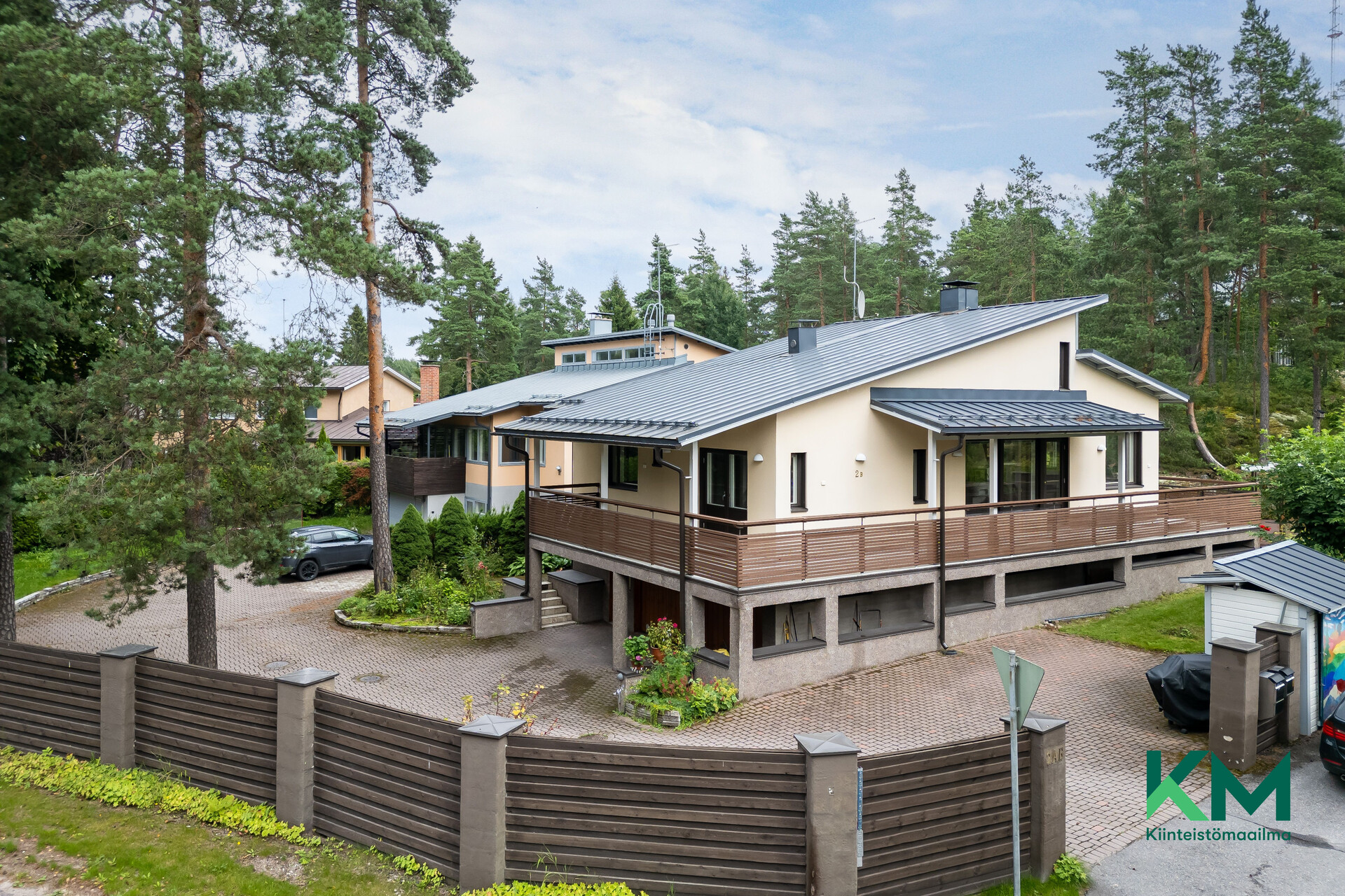 Vesitorninpolku 2, Kauniainen