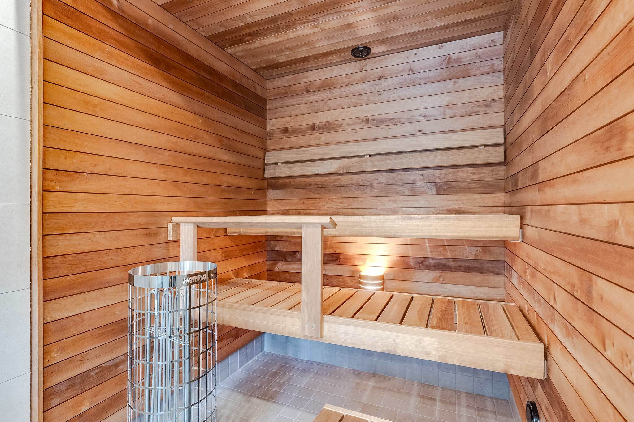 Sauna (lasiseinä puuttuu)