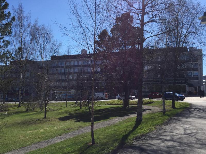 Iso taloyhtiö keskellä kaupunkia