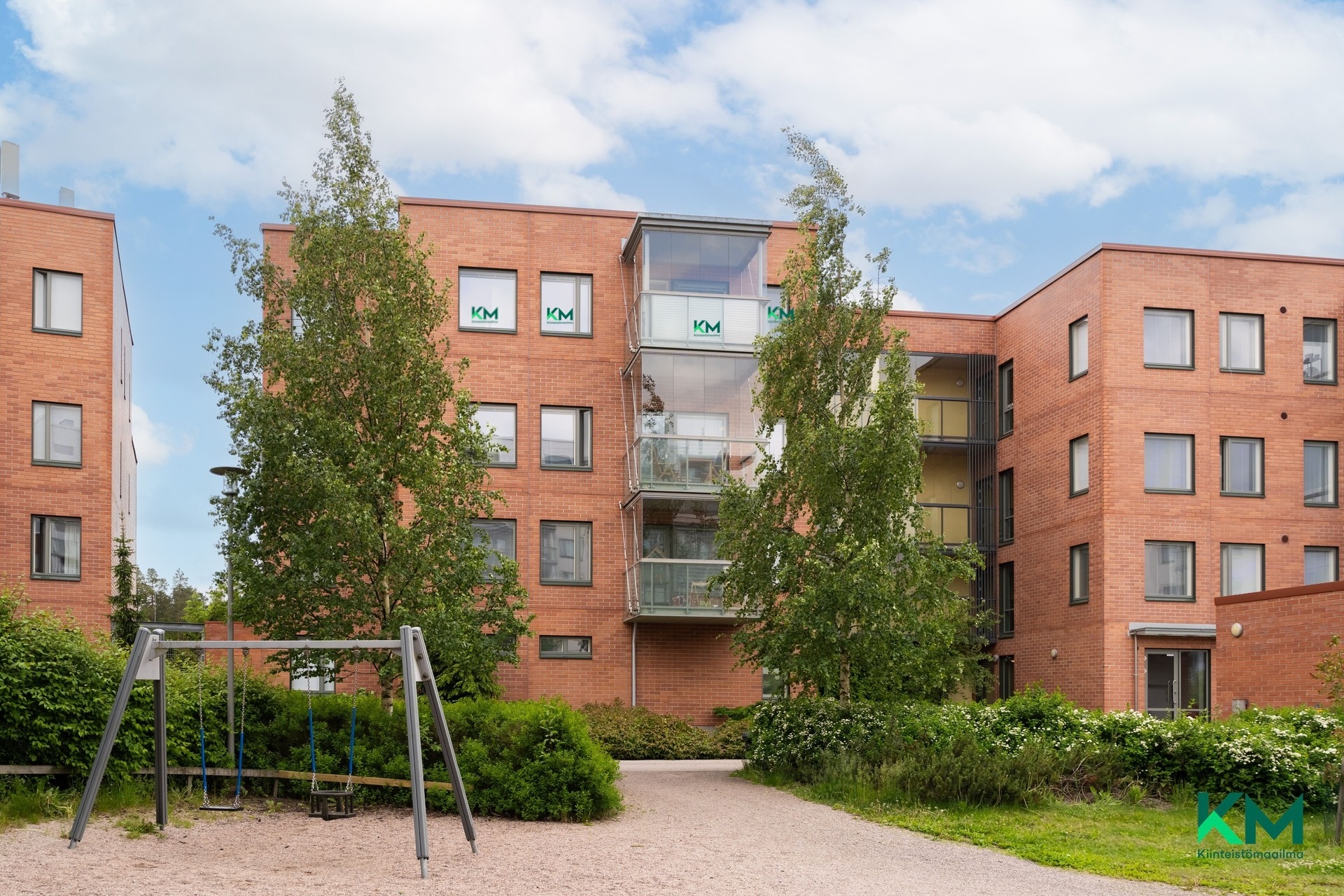 Parvekkeellinen ylimmän kerroksen huoneisto