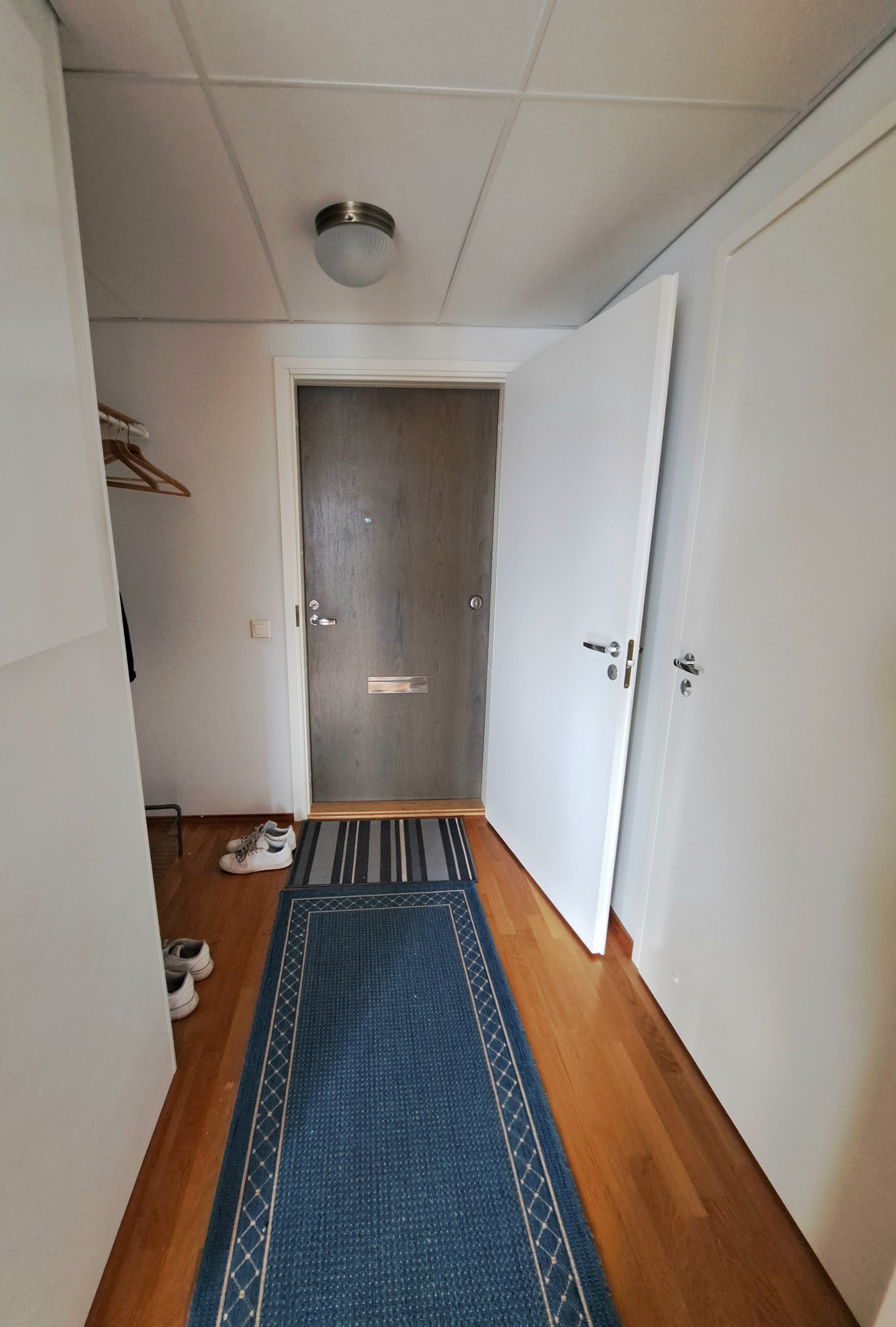 Rataniityntie 8, Kangasala