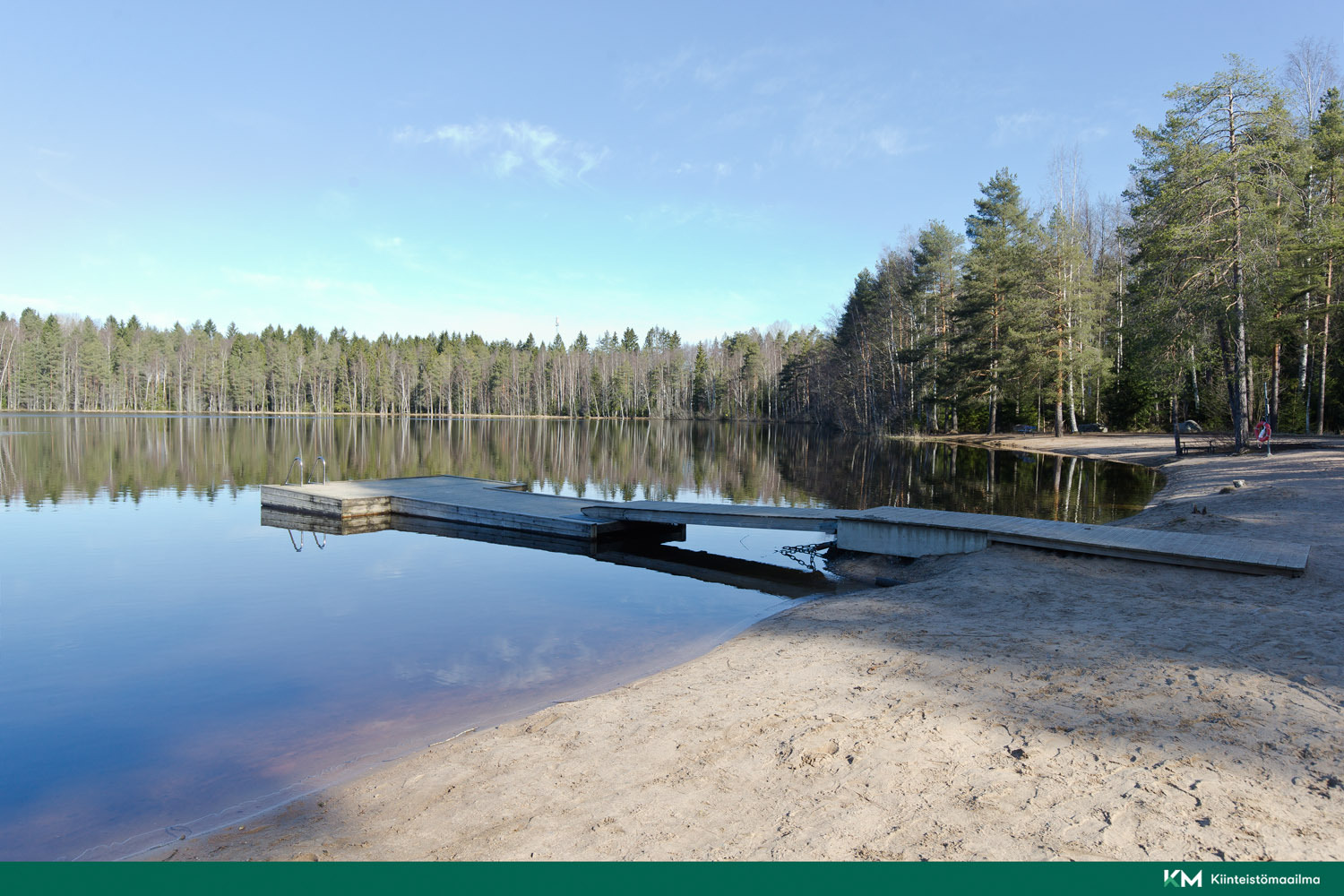 Aamu-uinnille lähes kotipihasta